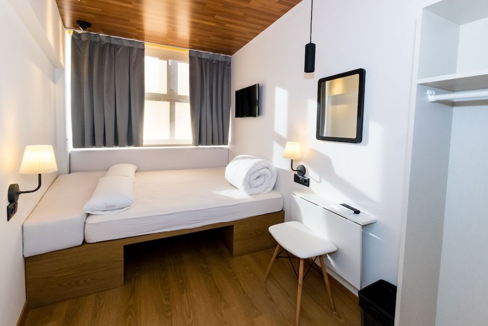 Far Home Bernabeu Double Room, Shared Bathroom 9