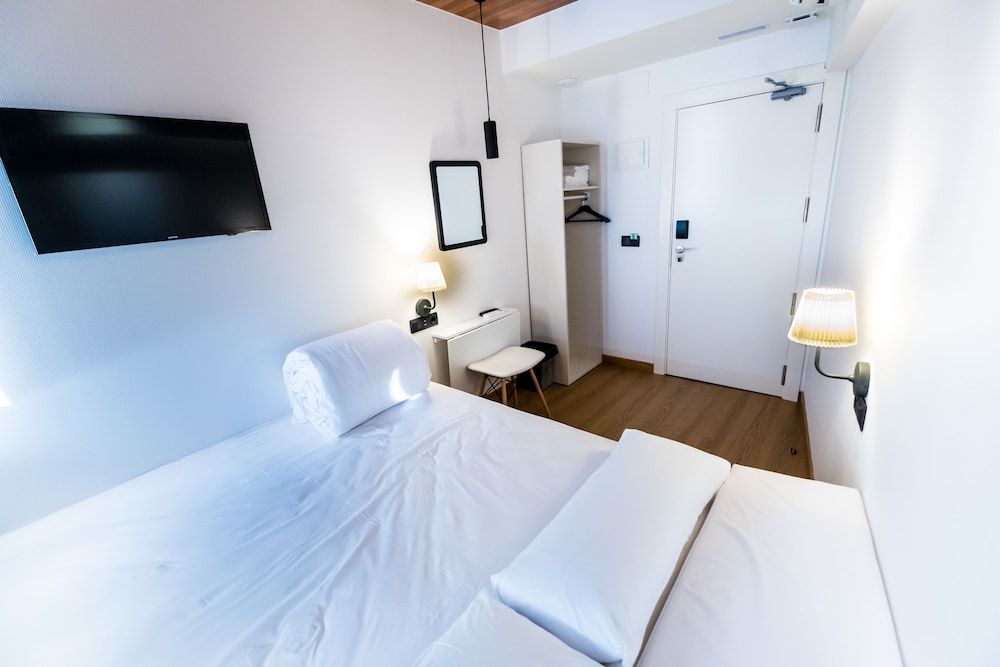 Far Home Bernabeu Double Room, Shared Bathroom 2