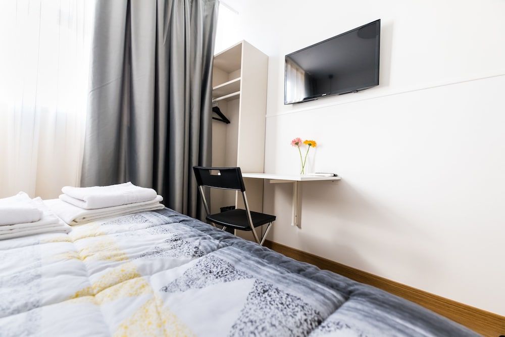 Far Home Bernabeu Double Room, Shared Bathroom 4