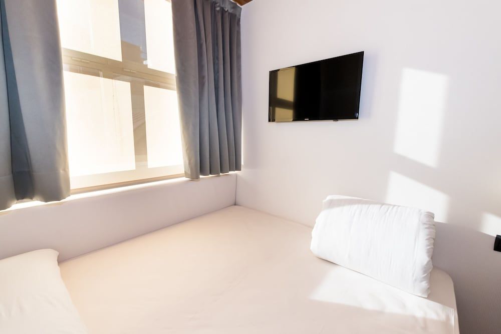 Far Home Bernabeu Double Room, Shared Bathroom