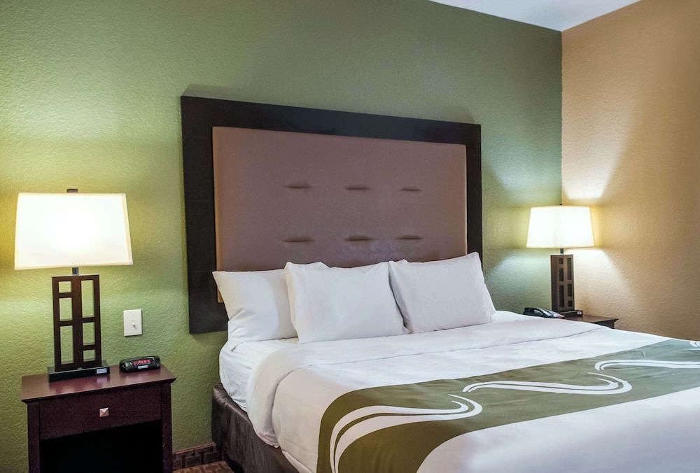 Suite, 1 King Bed, Accessible, Non Smoking