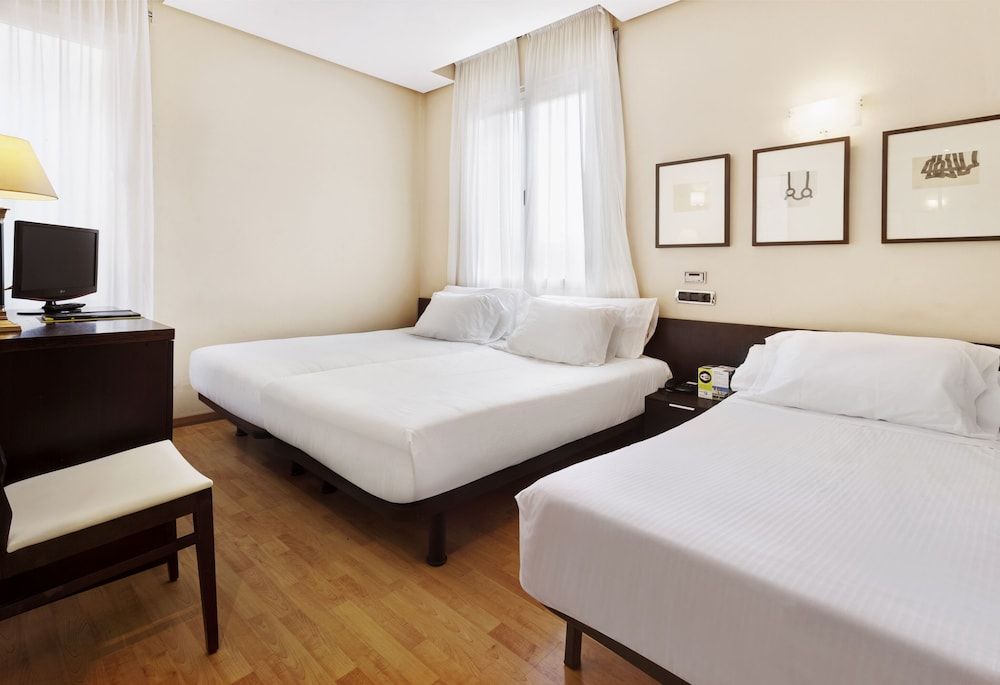 Sercotel Tudela Bardenas Family Room 2