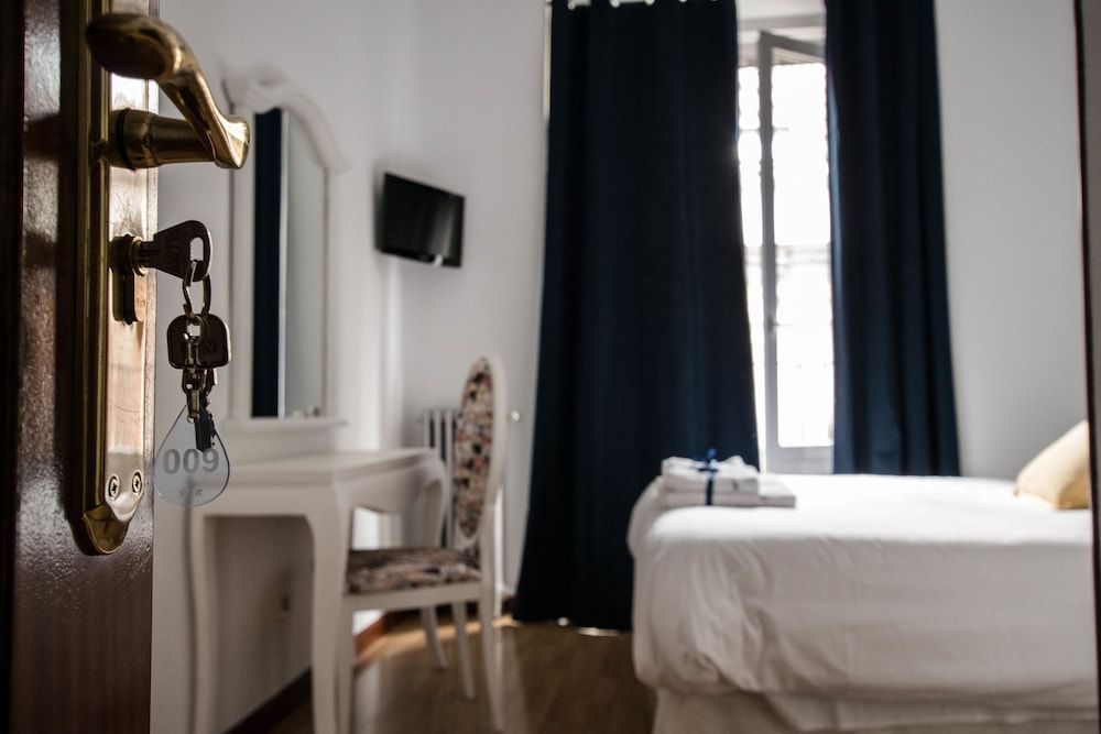 Hostal Vázquez de Mella Double Room 21