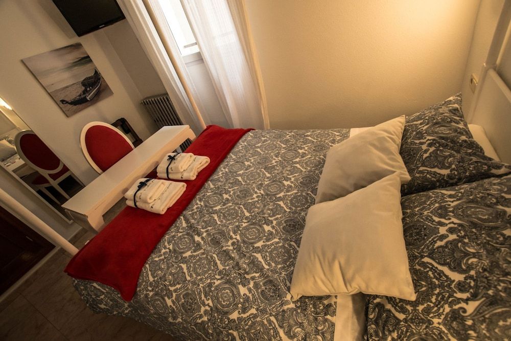 Hostal Vázquez de Mella Double Room 2
