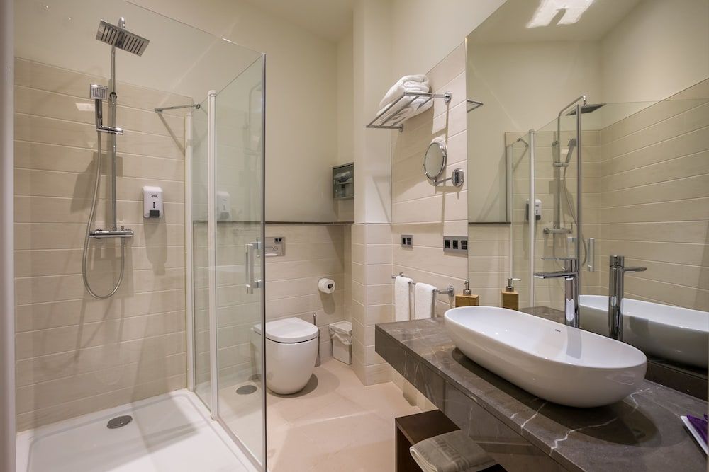 Welldone Cathedral Suites Apartment, 1 Bedroom, 2 Bathrooms (0A) 5