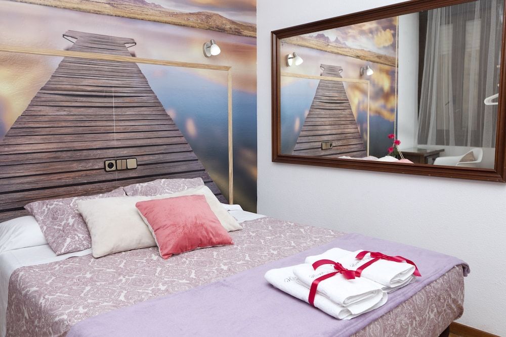 undefined Hostal Hispano Gran Vía 9