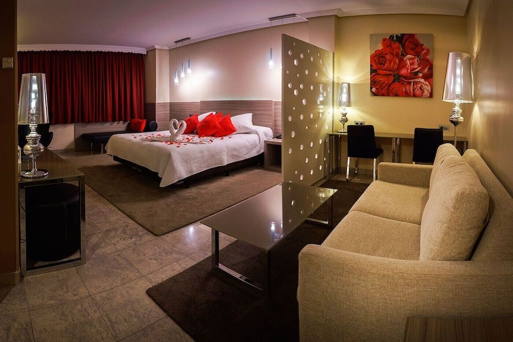 Hospedium Hotel Triana Superior Double Room, Jetted Tub