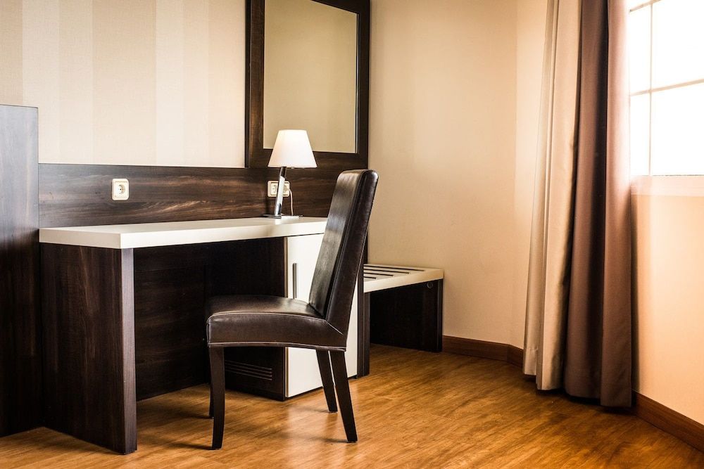 Hospedium Hotel Triana Superior Double Room, Jetted Tub 6