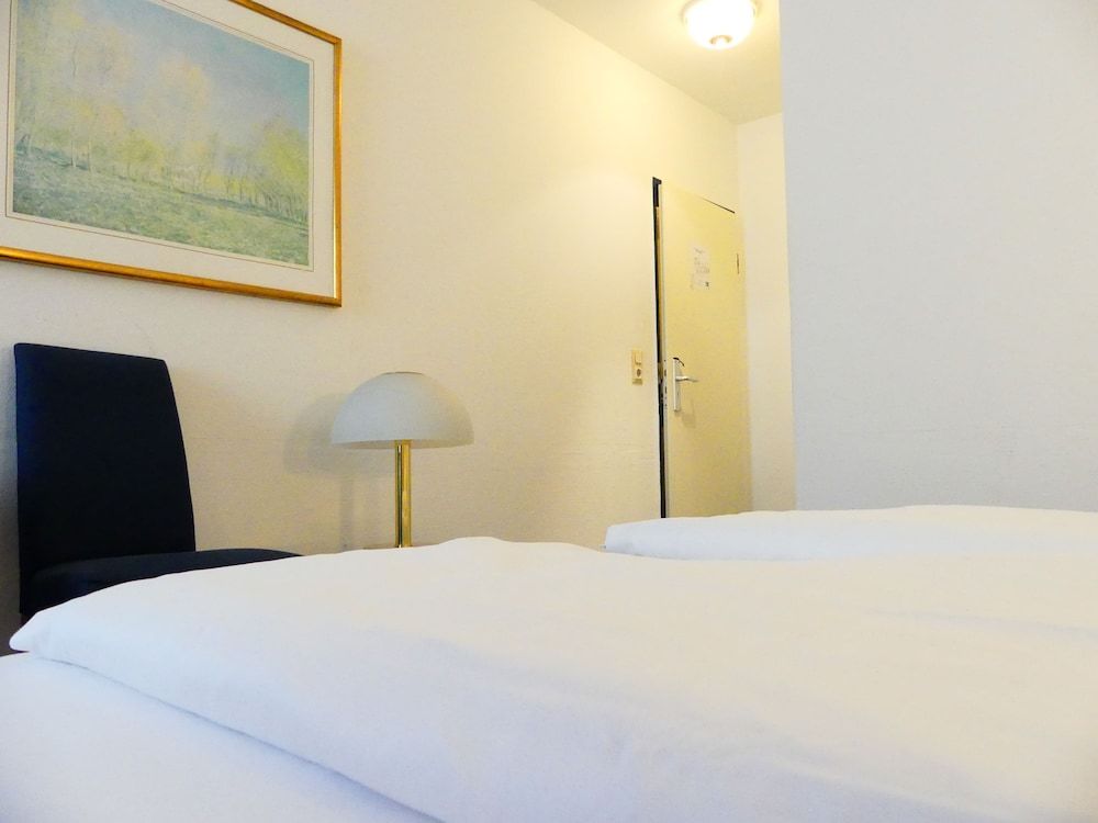 Hotel Königshof The Arthouse Double Room 3