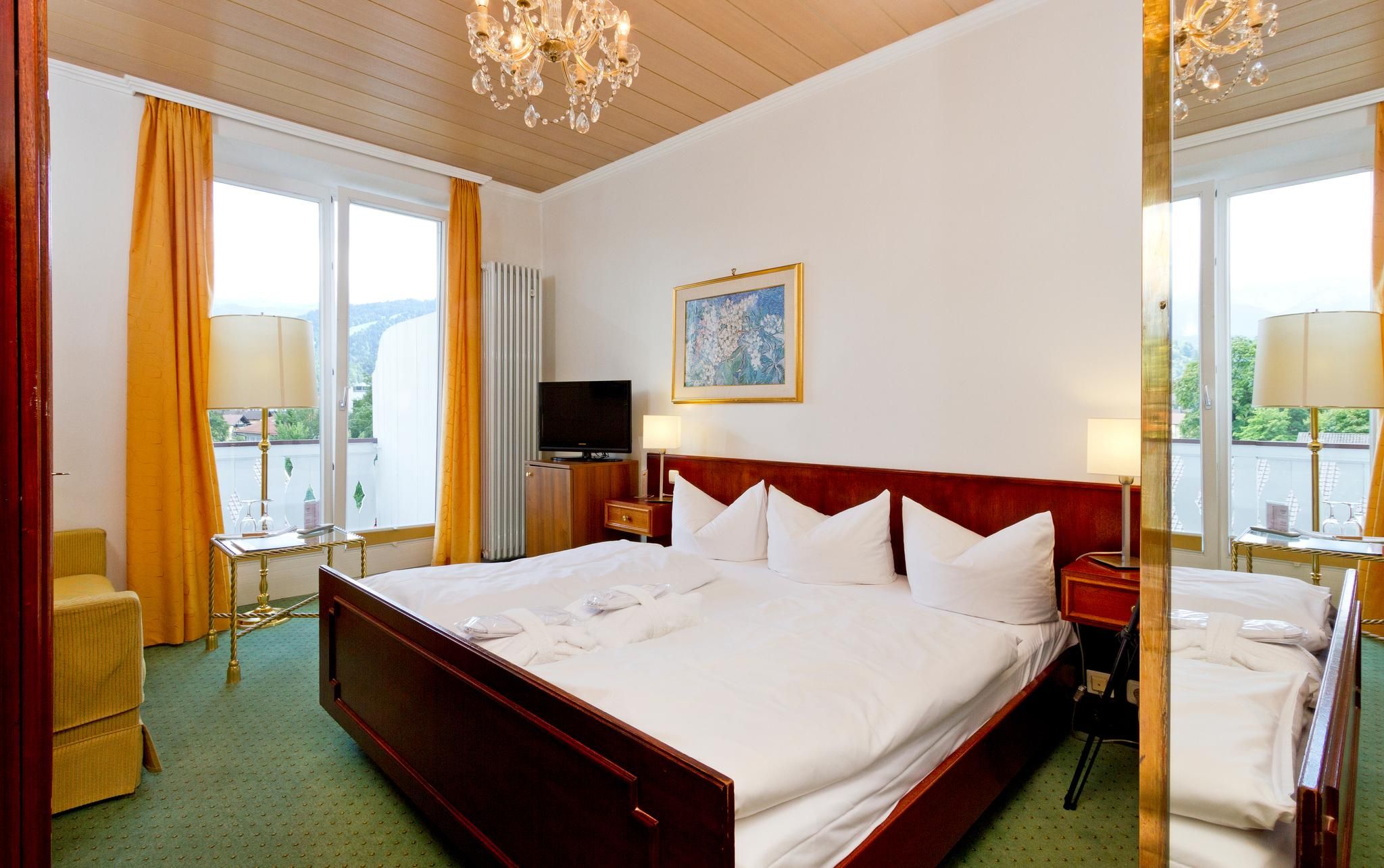 Wittelsbacher Hof Swiss Quality Hotel Double Room with Balcony 3
