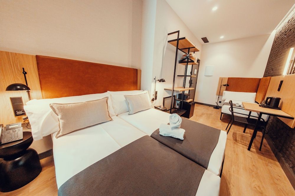 Hotel Transit Standard Triple Room 9