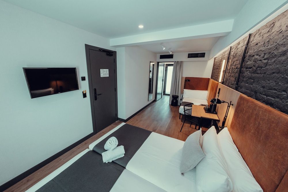 Hotel Transit Standard Triple Room 23