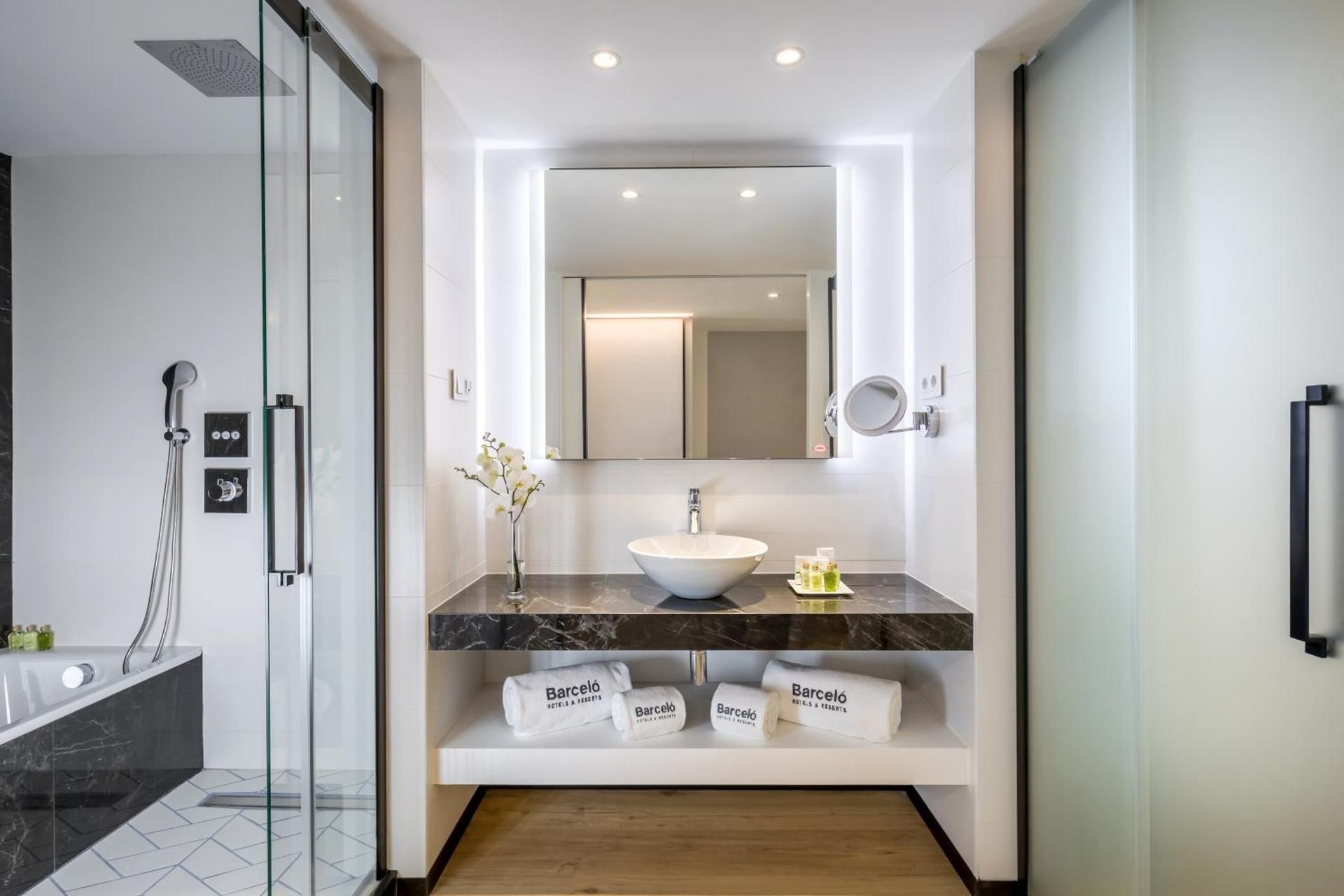 Premium Room (2 Adults + 2 Children)