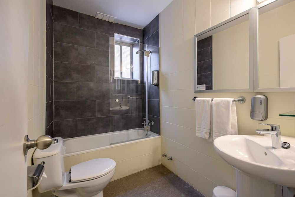 NeoMagna Madrid Standard Double Room 38