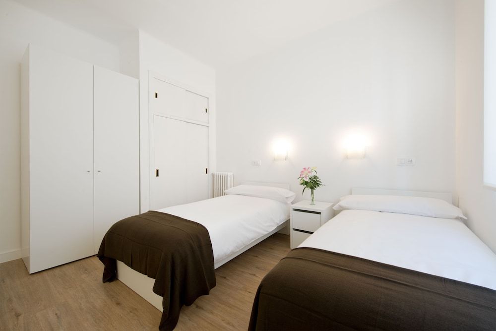 NeoMagna Madrid Standard Double Room 4