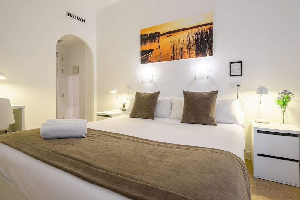 NeoMagna Madrid Standard Double Room 28