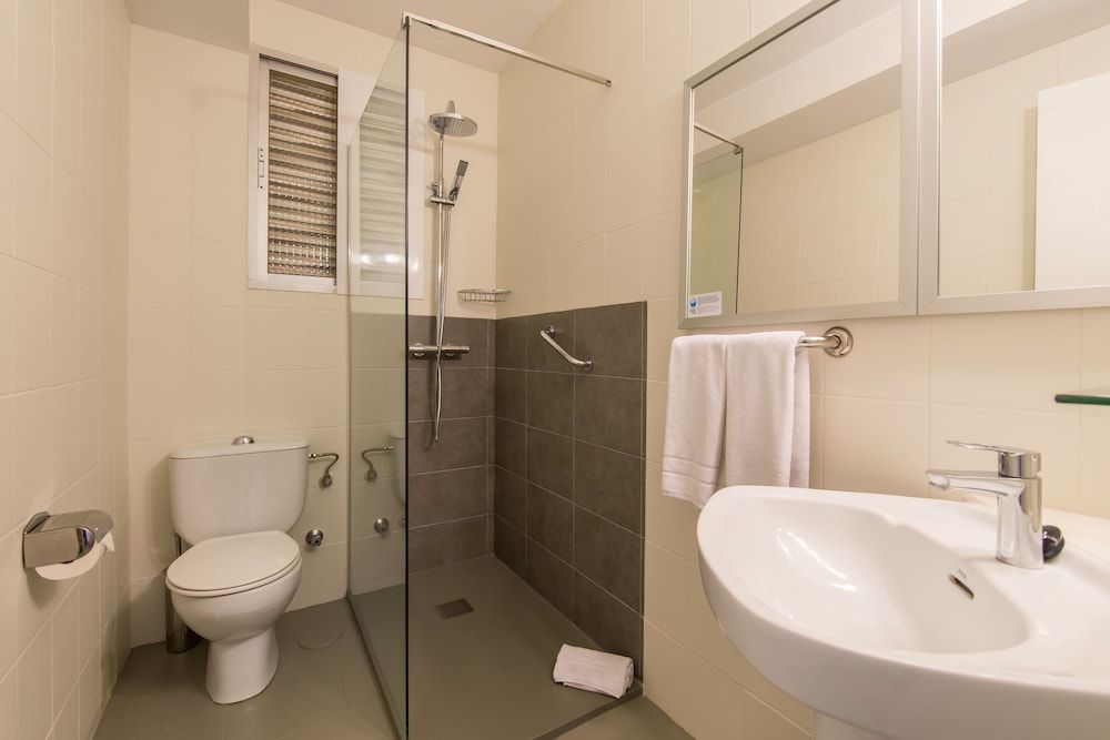 NeoMagna Madrid Standard Double Room 34