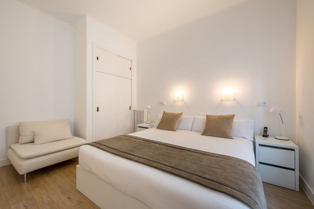 NeoMagna Madrid Standard Double Room 11