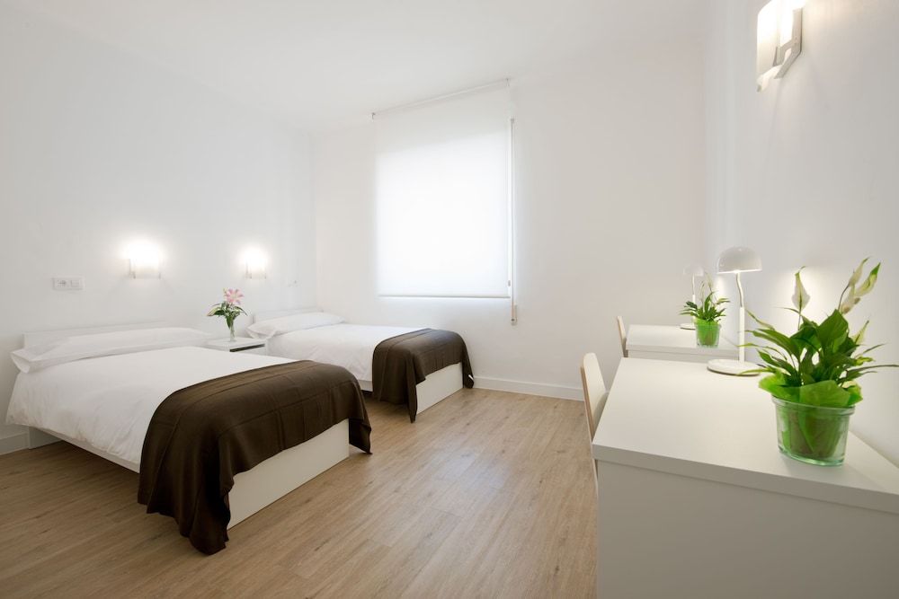 NeoMagna Madrid Standard Double Room 6