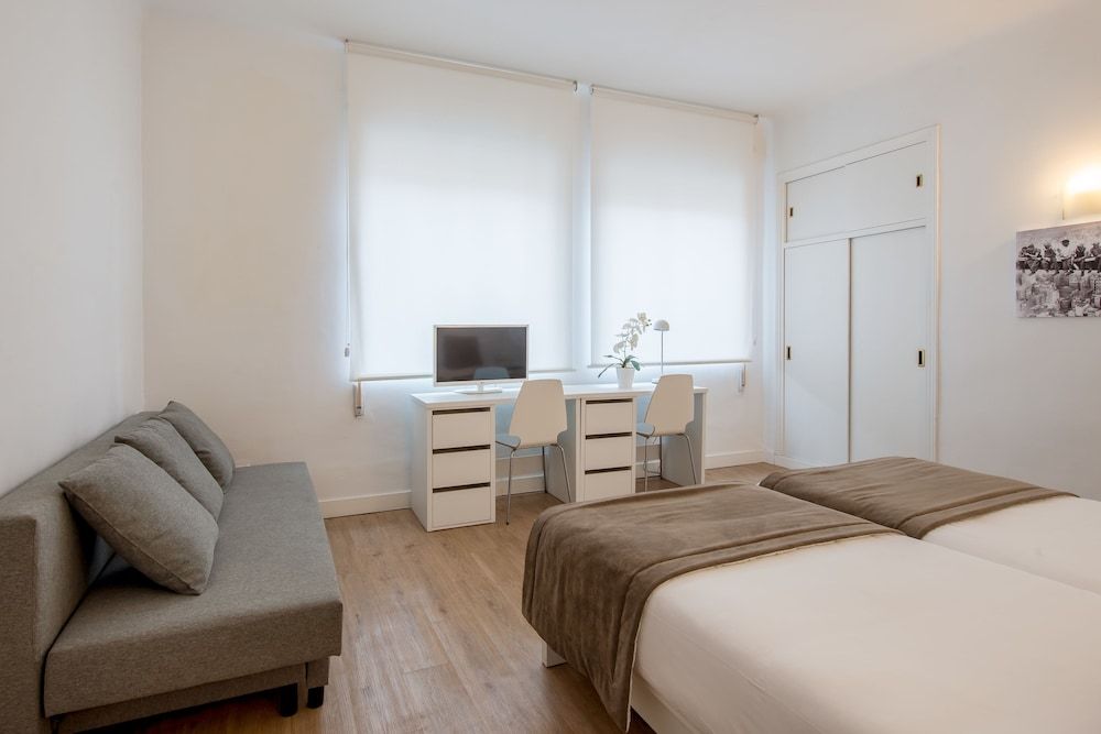 NeoMagna Madrid Standard Double Room 7