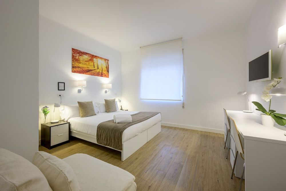 NeoMagna Madrid Standard Double Room 21