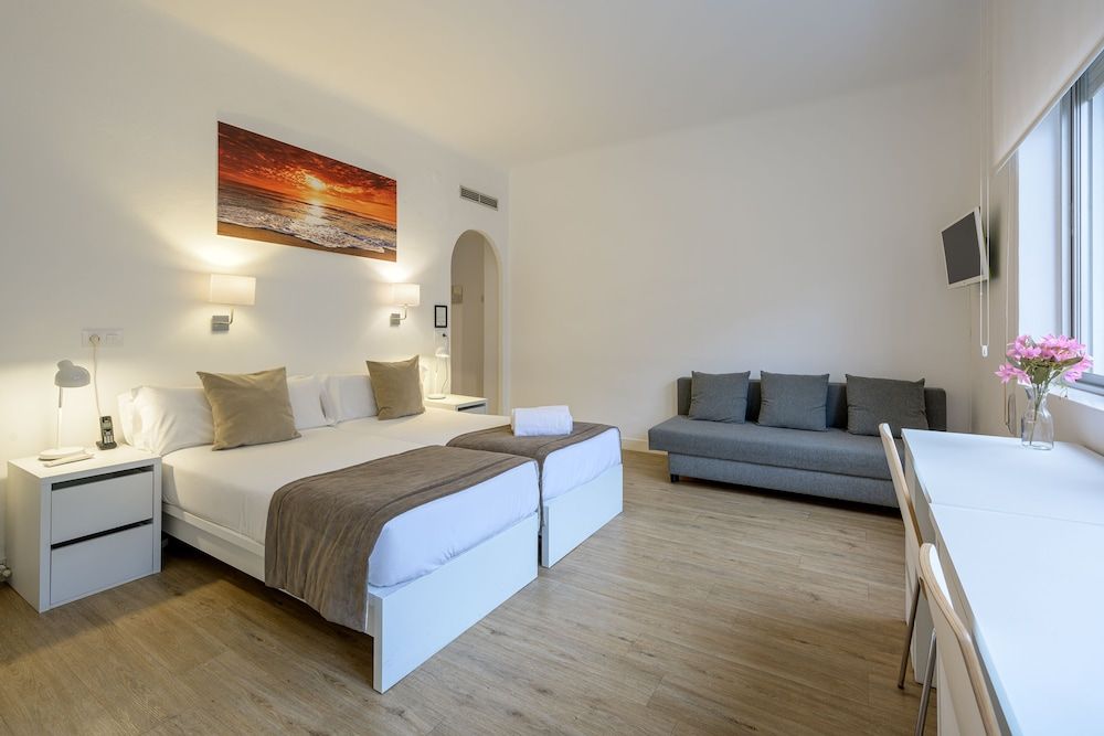 NeoMagna Madrid Standard Double Room 16