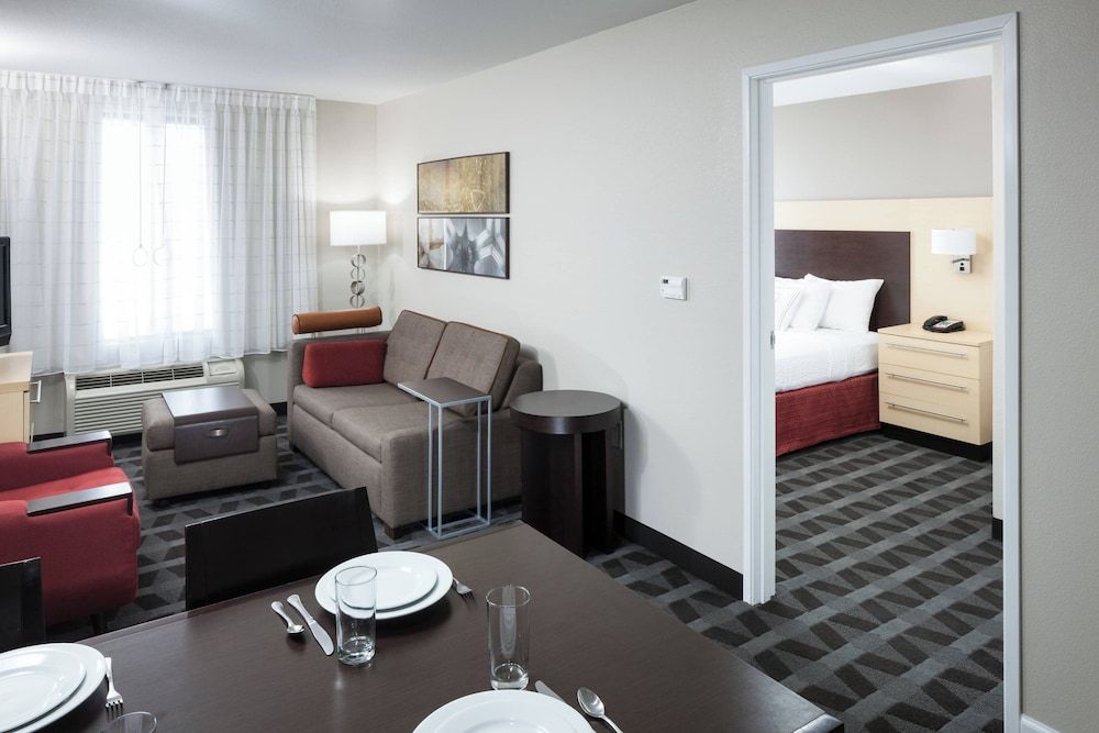 Suite, 2 Bedrooms (Mobility/Hearing Accessible, Tub)