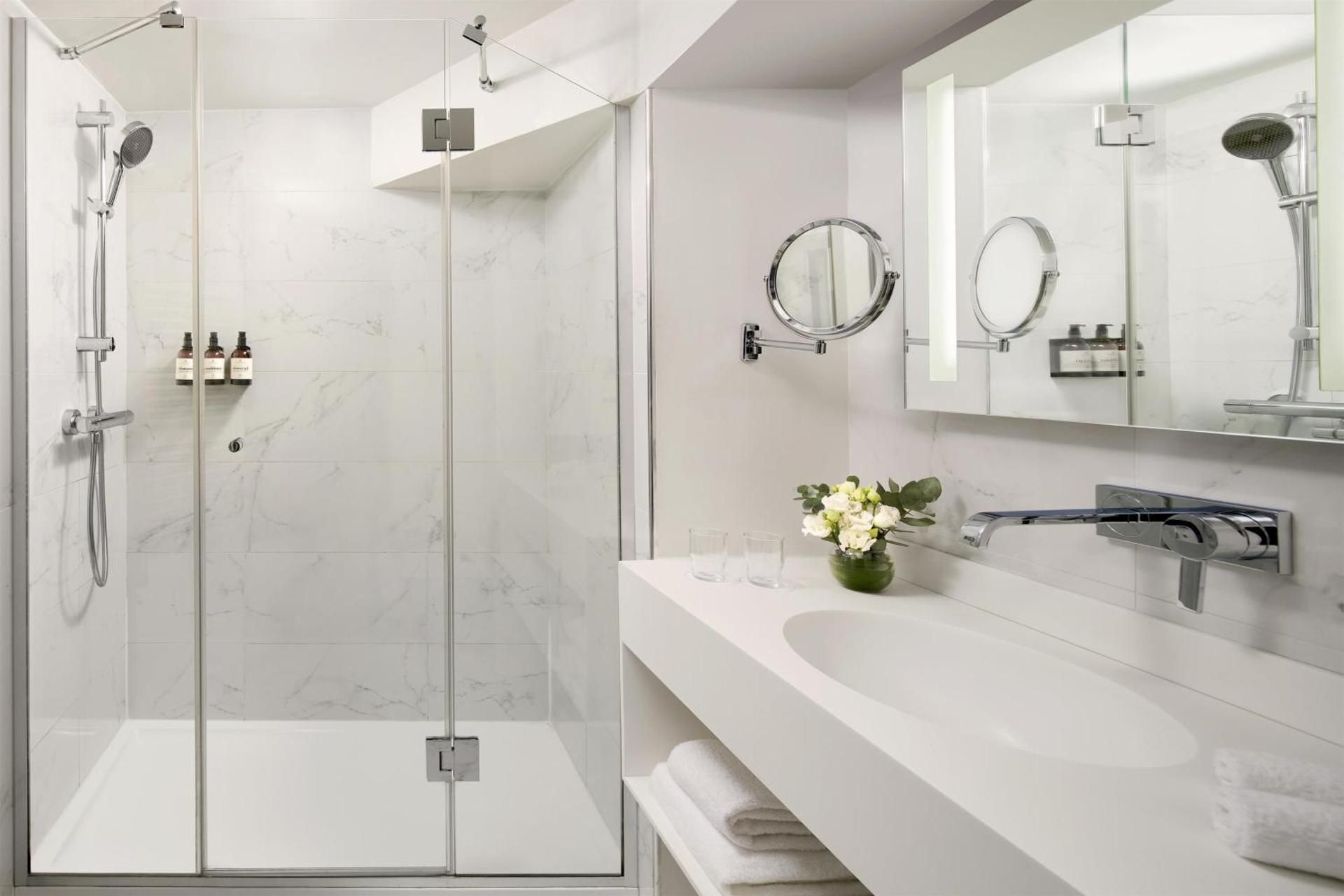 undefined NH Collection Paris Ponthieu Champs-Elysées 4