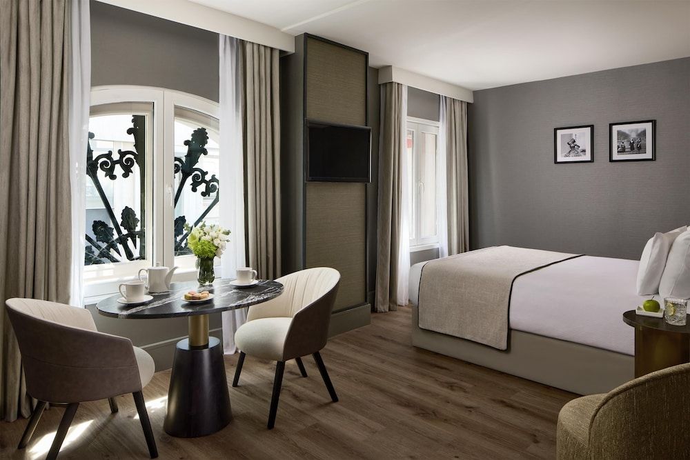 NH Collection Paris Ponthieu Champs-Elysées Premium Room