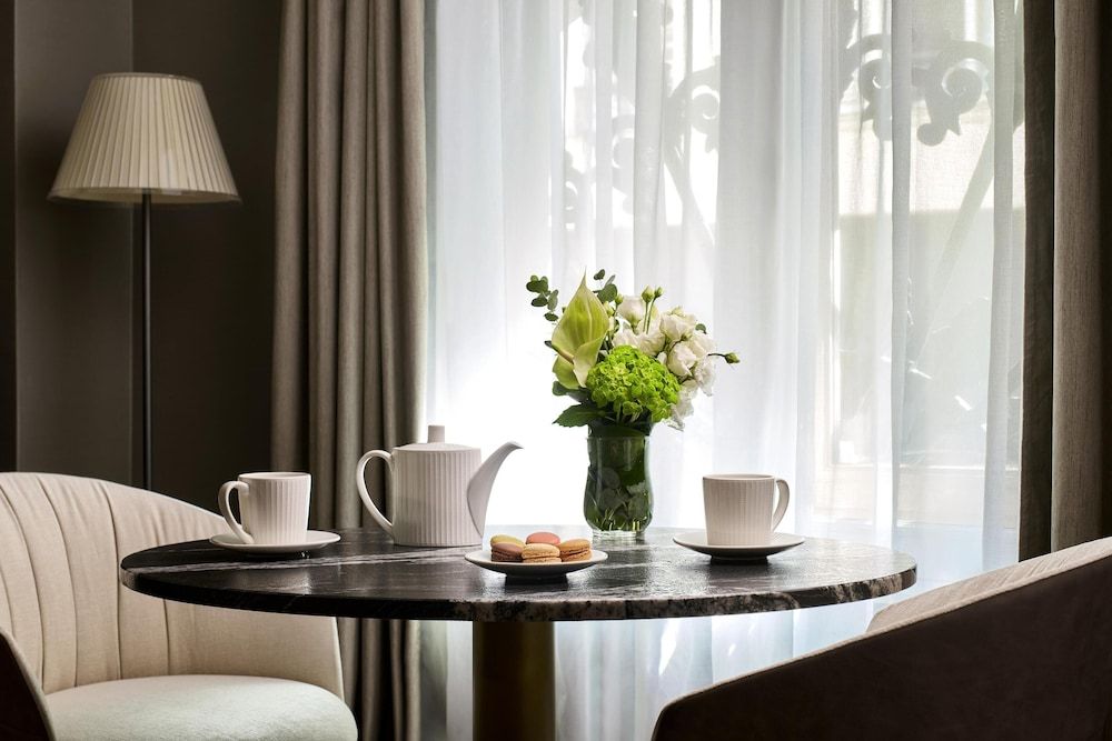 NH Collection Paris Ponthieu Champs-Elysées Premium Room 8