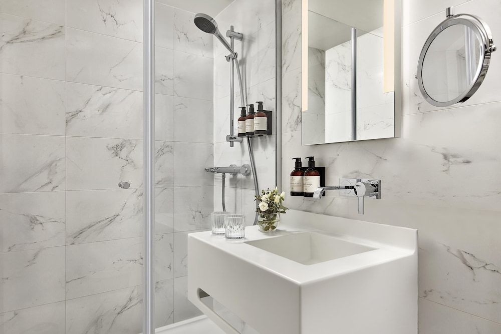 NH Collection Paris Ponthieu Champs-Elysées Superior Room 4