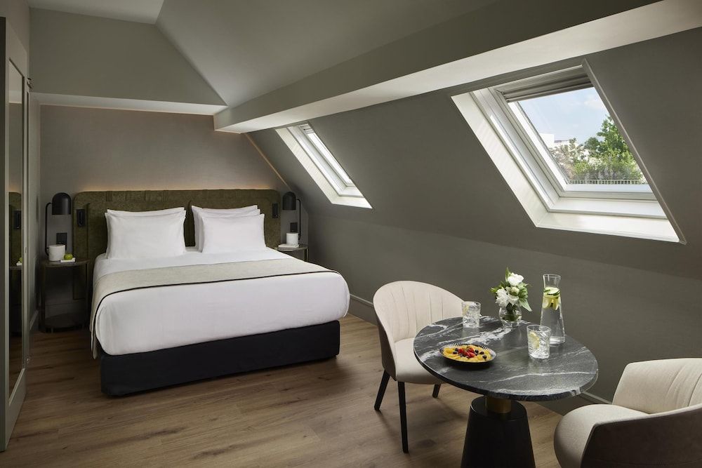 NH Collection Paris Ponthieu Champs-Elysées Superior Room 2