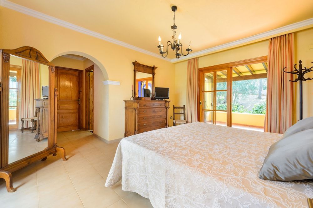 City Villa, 5 Bedrooms, Private Pool