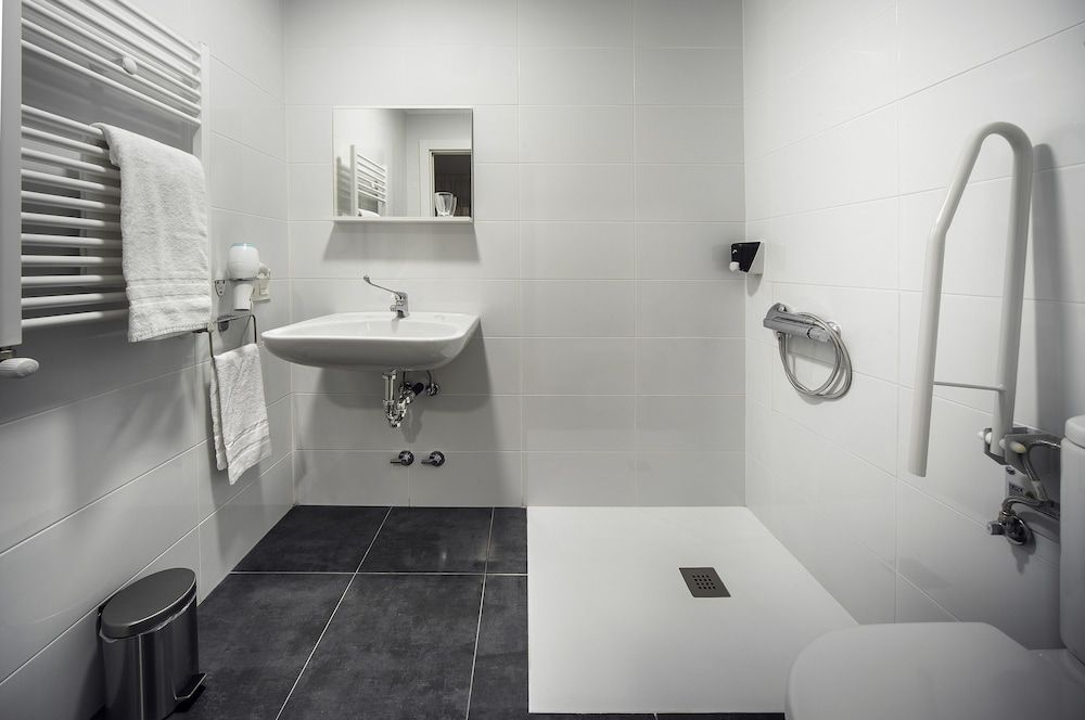 Casual Bilbao Serantes Double Room 7