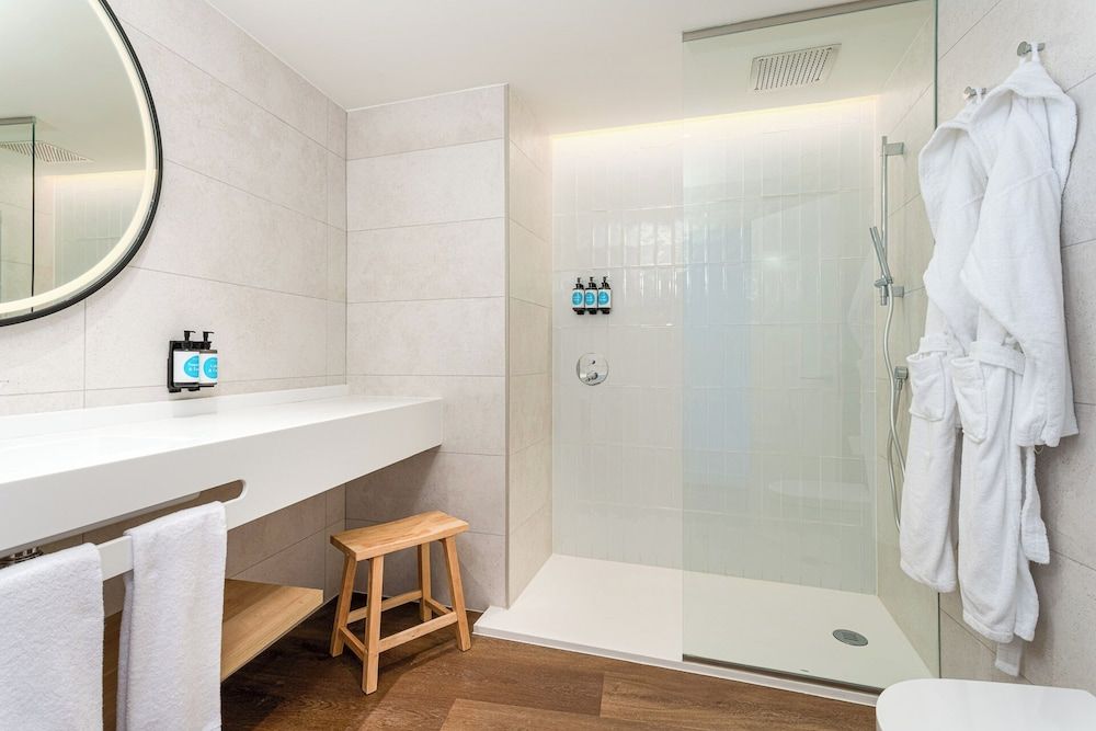 Mediterranean Palace Standard Room, Mountain View (2 adults and 1 child) 3