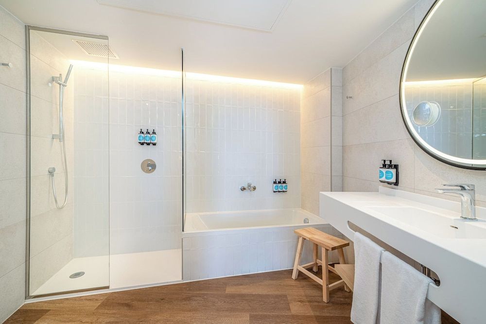 Mediterranean Palace Suite, Pool View (2 adults and 1 child) 2