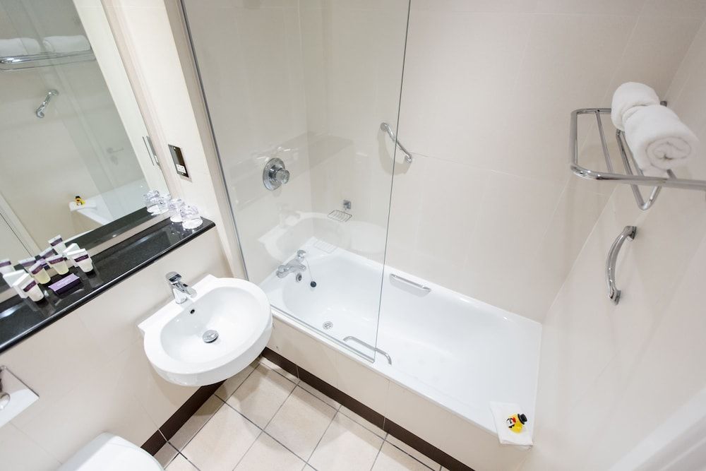 Everglades Hotel Executive Double Room, 1 King Bed 10