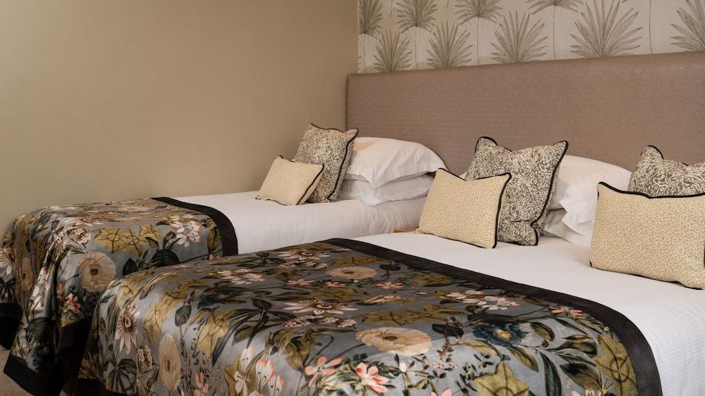 Everglades Hotel Superior Double or Twin Room 9