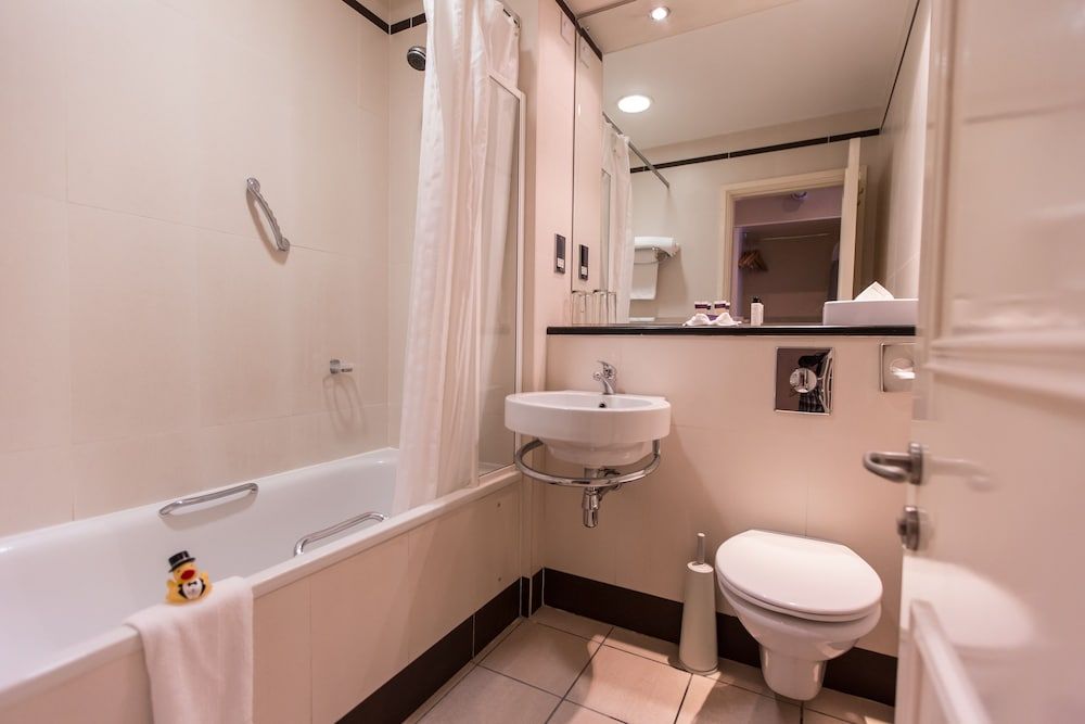 Everglades Hotel Superior Double or Twin Room 11