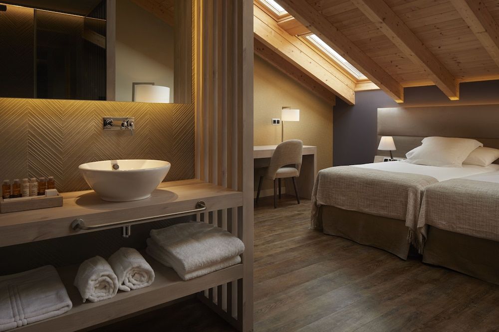 Deluxe Room, 1 King Bed, Non Smoking