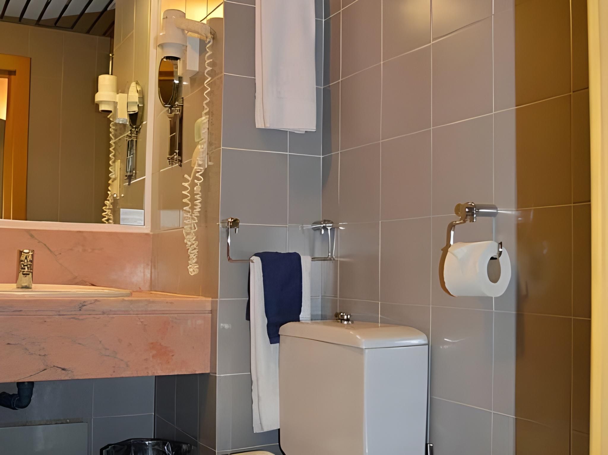 Hotel 3K Barcelona Twin Room 6