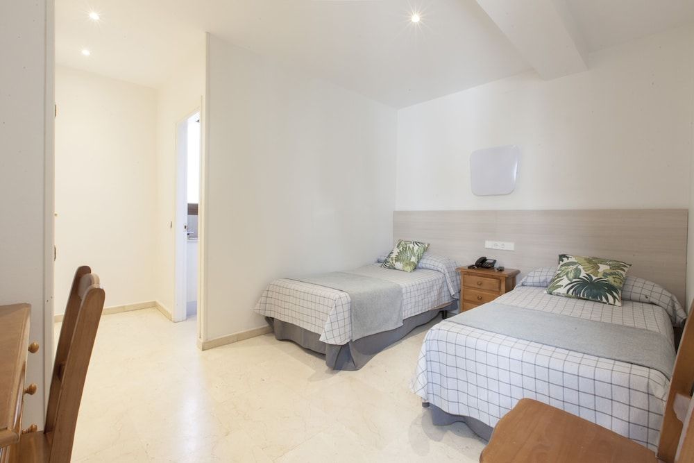 Hostal Castilla II - Puerta del Sol Double Room, 2 Twin Beds 9