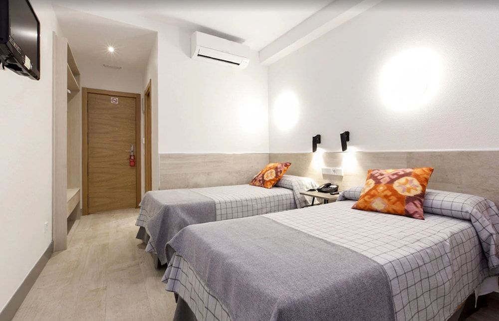 Hostal Castilla II - Puerta del Sol Double Room, 2 Twin Beds 6