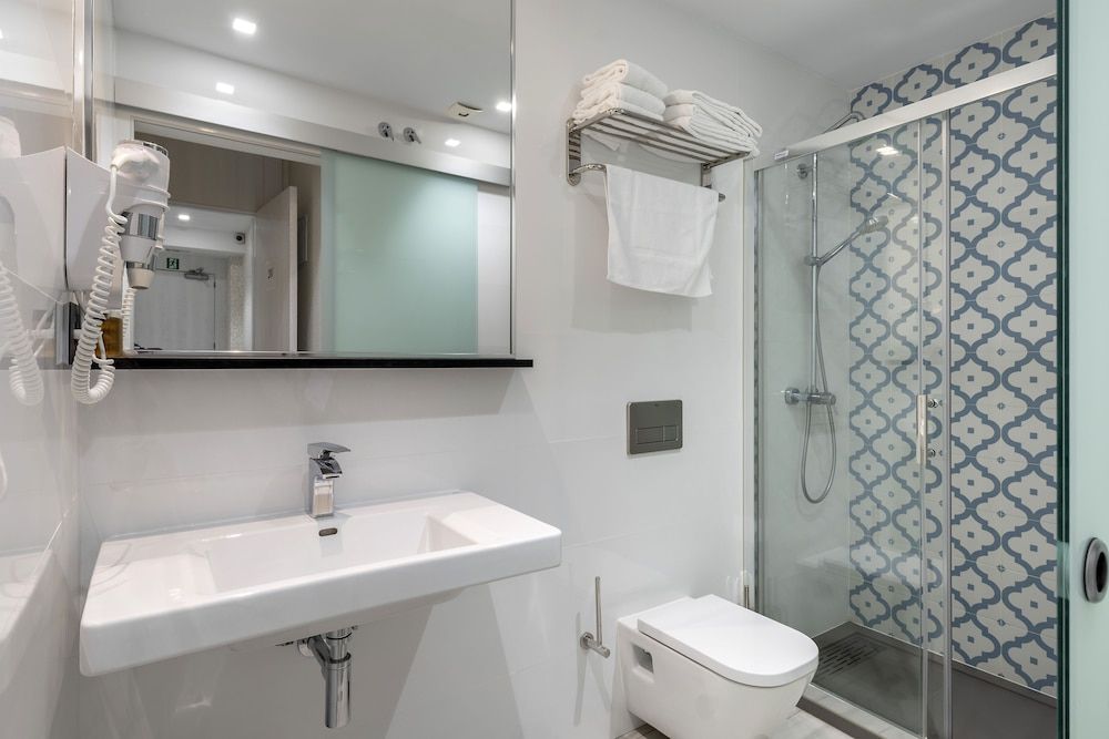 Hostal Castilla II - Puerta del Sol Family Room 6