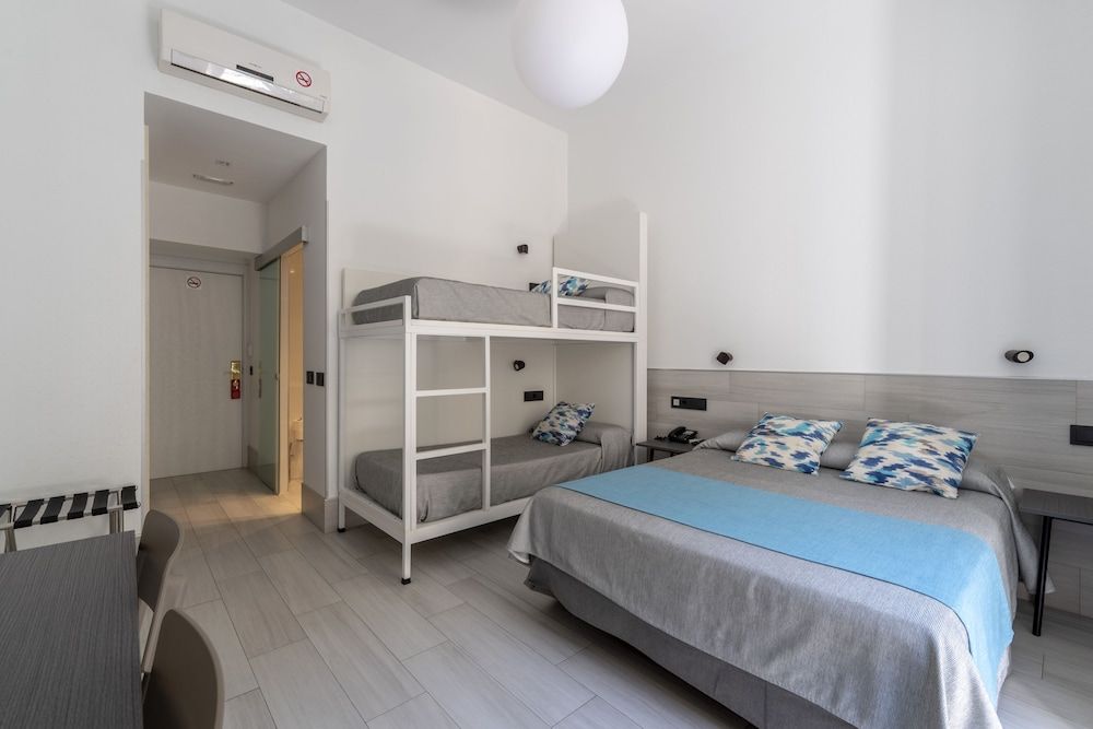 undefined Hostal Castilla II - Puerta del Sol 2
