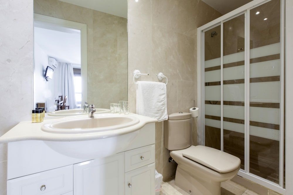 Hostal Castilla II - Puerta del Sol Double Room, 2 Twin Beds 33