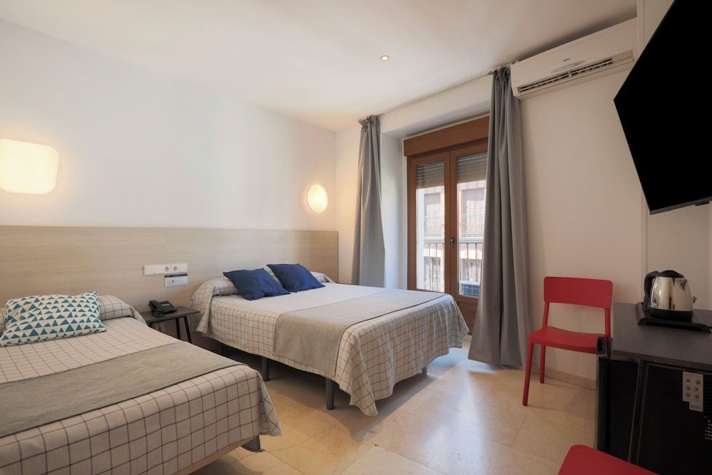 Hostal Castilla II - Puerta del Sol Double Room, 2 Twin Beds 22