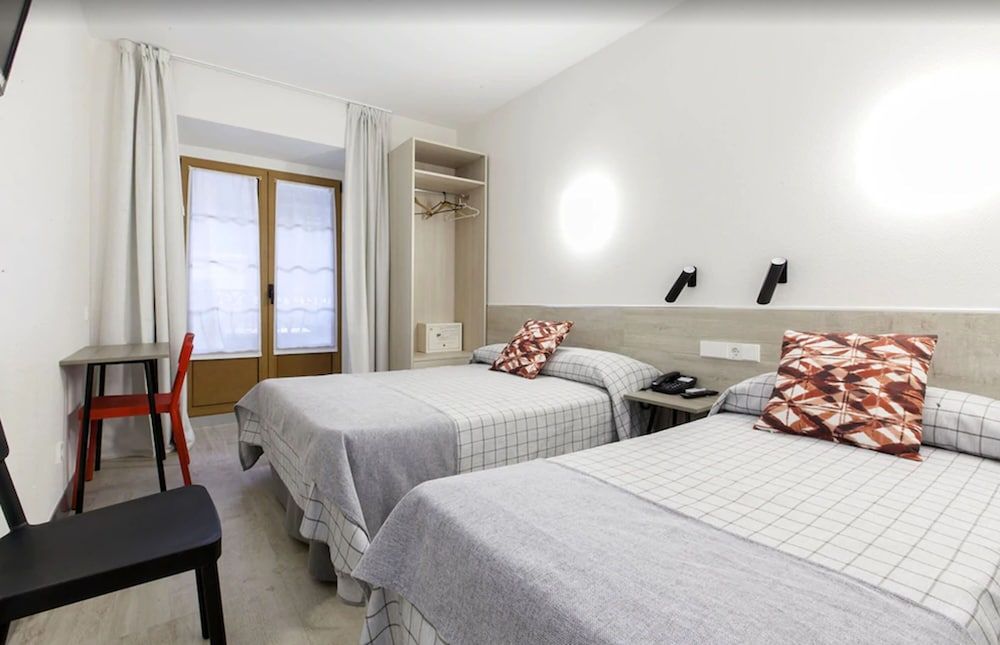 Hostal Castilla II - Puerta del Sol Double Room, 2 Twin Beds 5