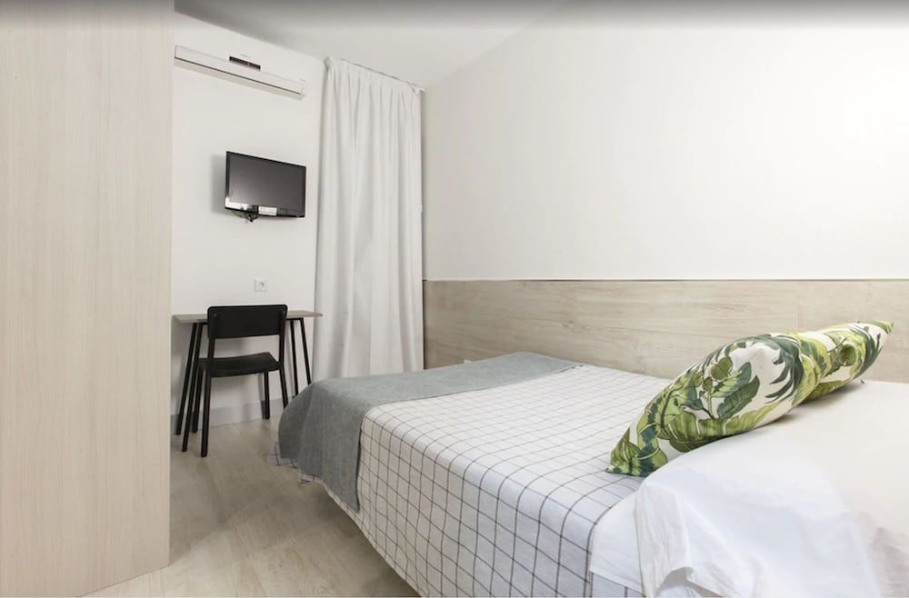 undefined Hostal Castilla II - Puerta del Sol 4
