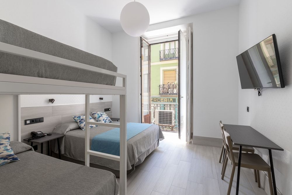 Hostal Castilla II - Puerta del Sol Family Room